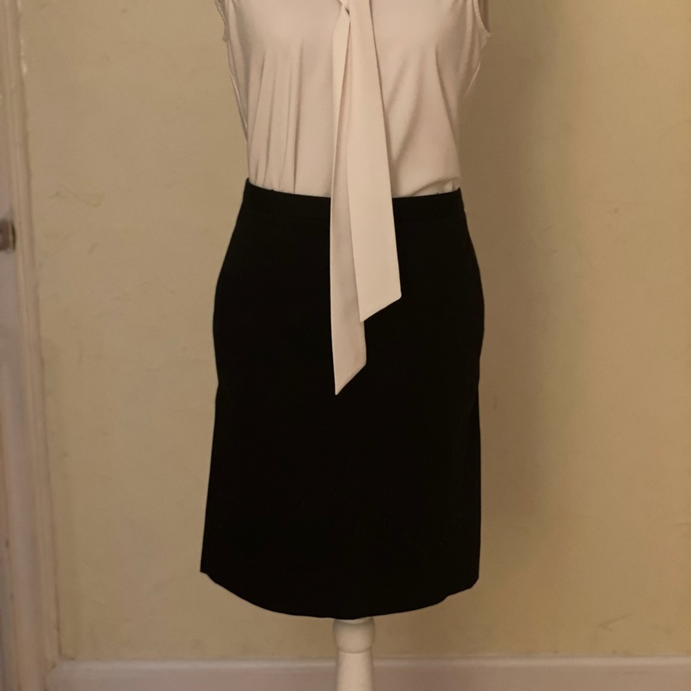 GAP Black pencil skirt